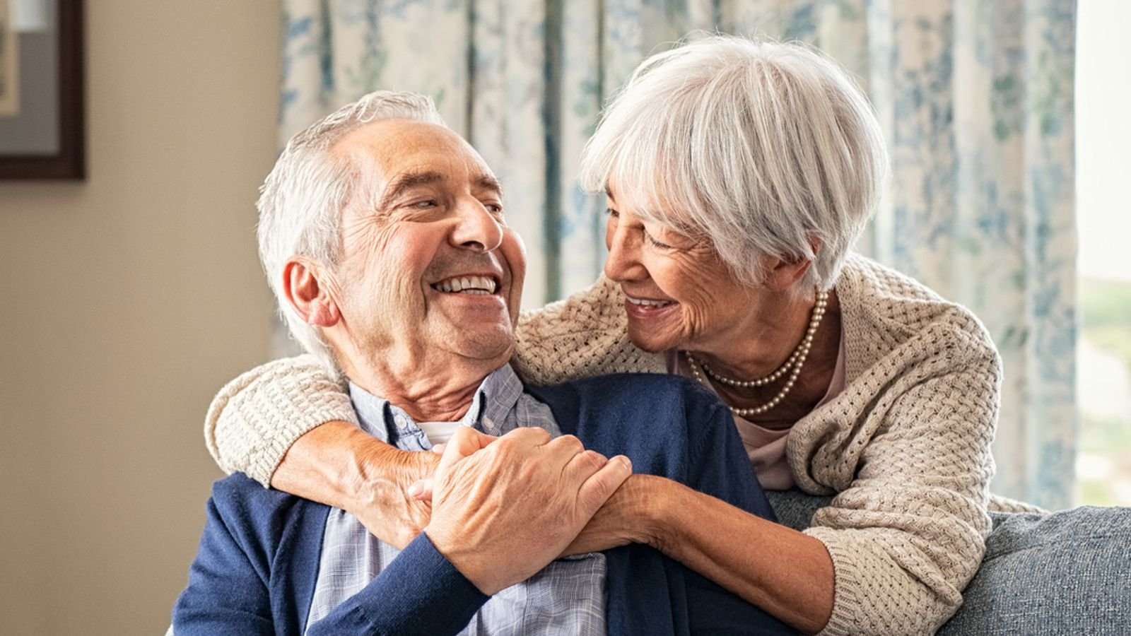 skynews-older-couple-smiling_6825842